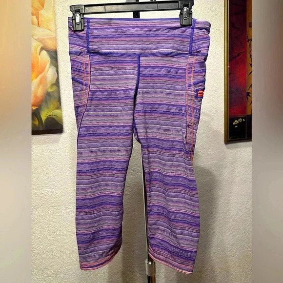 lululemon athletica Pants - Lululemon Athletica crop leggings size 6